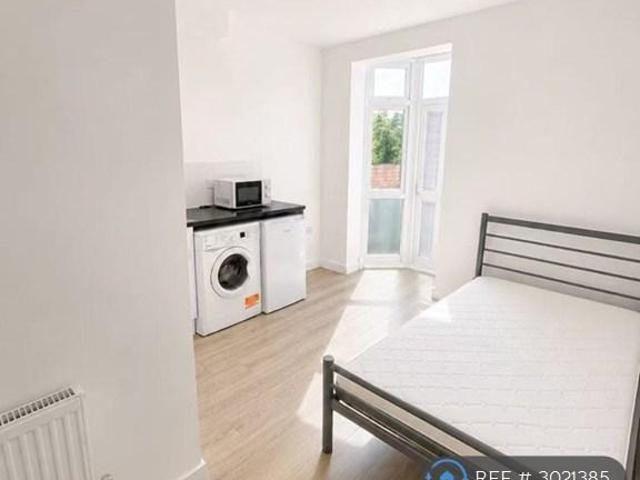 Cairnfield Avenue, London, NW2 Studio to rent £1,095 pcm £253 pw