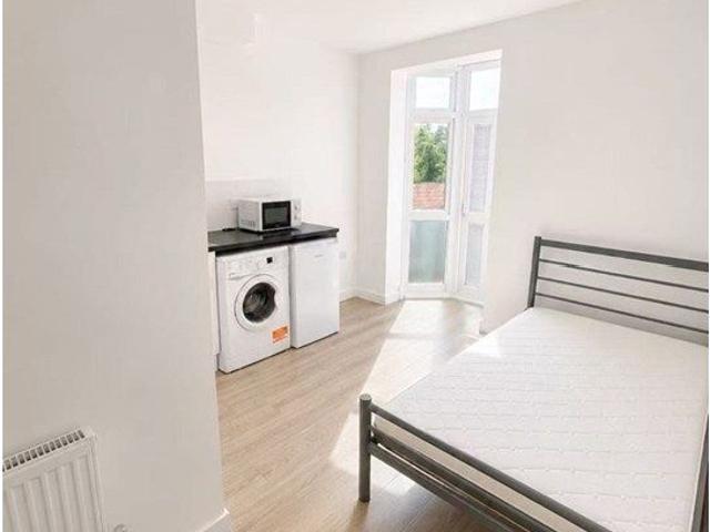Cairnfield Avenue, London NW2, Studio to rent, £1,200 pcm | PrimeLocation