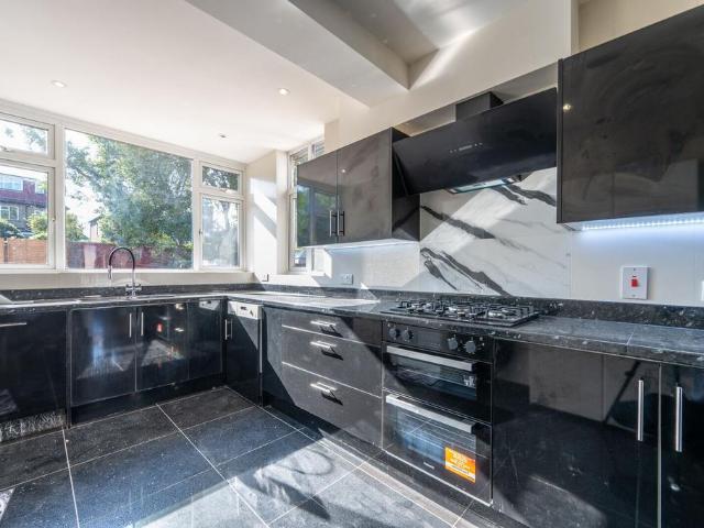 Cairnfield Avenue, Neasden, London, NW2 4 bed semi detached house to rent £3,500 pcm £808 pw