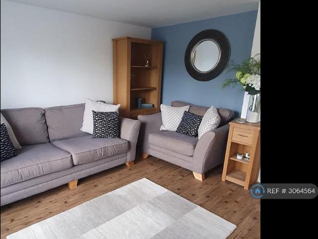 Cairnfield Place Bucksburn, Aberdeen. 2 bed flat to rent £725 pcm £167 pw