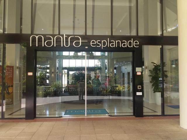 Cairns esplanade apartment & retail shop combo