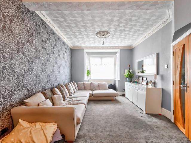 Caistor Park Road, London, E15 5 bed terraced house to rent £3,750 pcm £865 pw