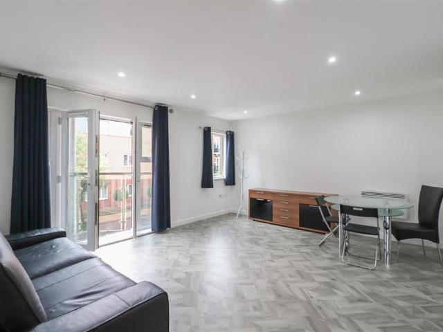 Caister Hall, Coventry CV1 2 bed apartment to rent £1,250 pcm £288 pw