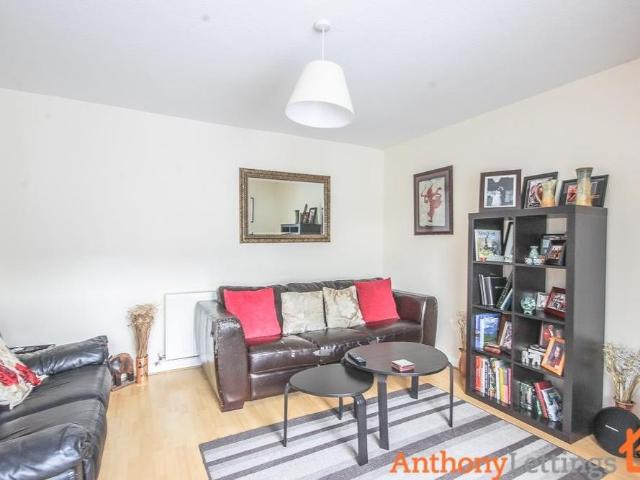 Calton Avenue, Hertford