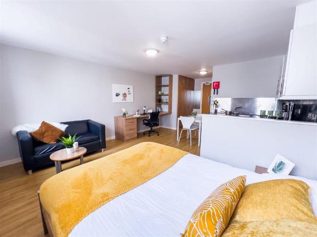Calton Road, Edinburgh EH8 Studio to rent £1,798 pcm £415 pw