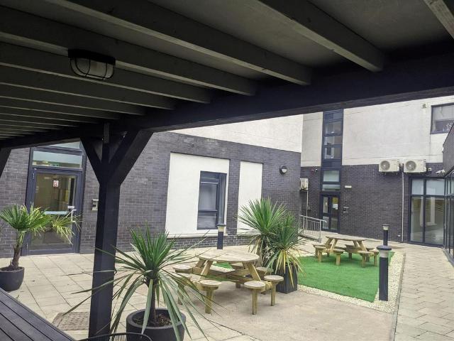 Calton Road, Edinburgh EH8 Studio to rent £1,928 pcm £445 pw