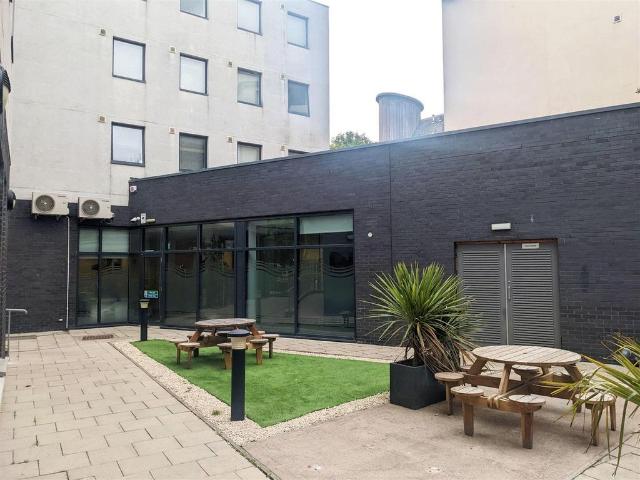 Calton Road, Edinburgh EH8 Studio to rent £1,928 pcm £445 pw