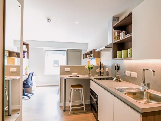 Calton Road, Edinburgh EH8, 1 bed flat to rent, £1,339 pcm | PrimeLocation