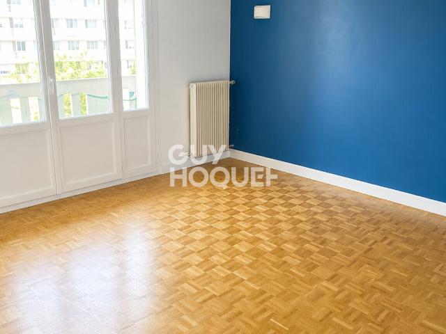 CALUIRE ET CUIRE Grand T4 location nue avec balcon, loggia et cave
