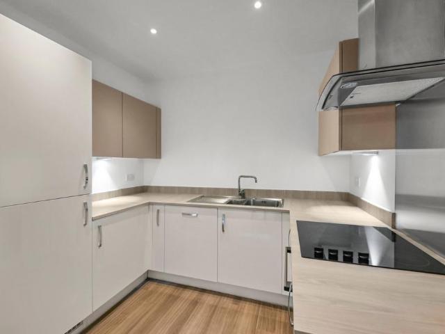Calvary Court, Woolwich, London, SE18 2 bed apartment to rent £2,350 pcm £542 pw