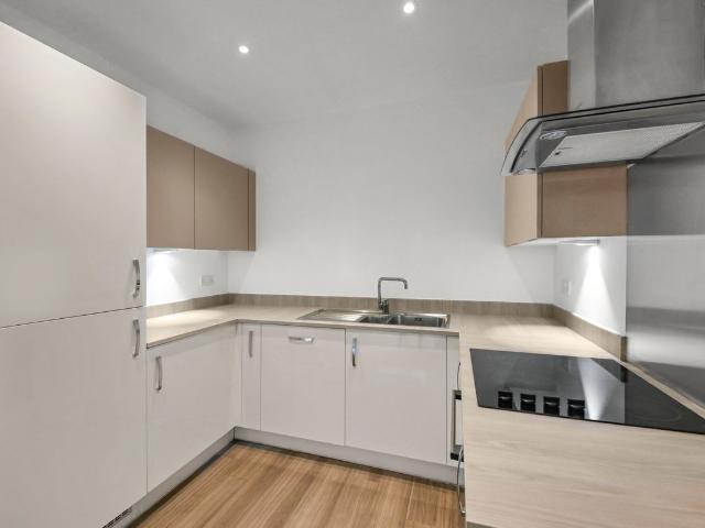 Calvary Court, Woolwich SE18, 3 bed flat to rent, £2,850 pcm | PrimeLocation