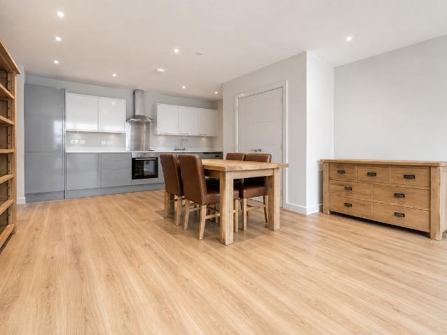Calverley Road, Royal Tunbridge Wells TN1, 2 bed flat to rent, £1,600 pcm | PrimeLocation