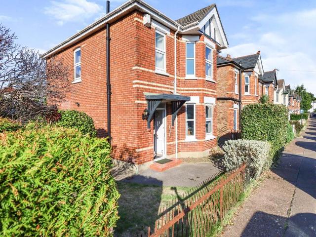 Calvin Road, Bournemouth BH9 4 bed property to rent £2,400 pcm £554 pw