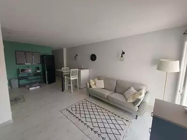 Calvisson 30420 Location appartement 3 pièces t3 au dernier étage terrasse