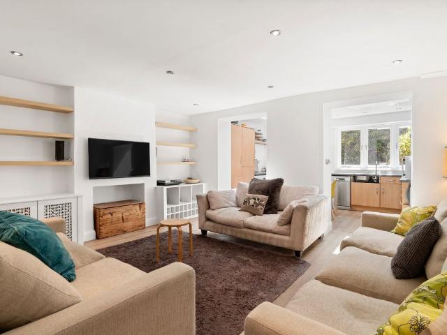 Calabria Road, Islington N5, 3 bed flat to rent, £5,000 pcm | PrimeLocation