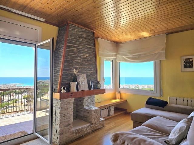 Calafell, Catalonia 43882