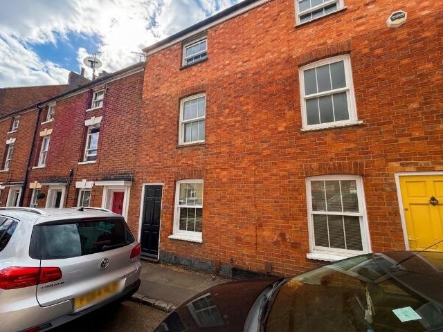 Caldecotte Street, Newport Pagnell. 2 bed terraced house to rent £1,200 pcm £277 pw