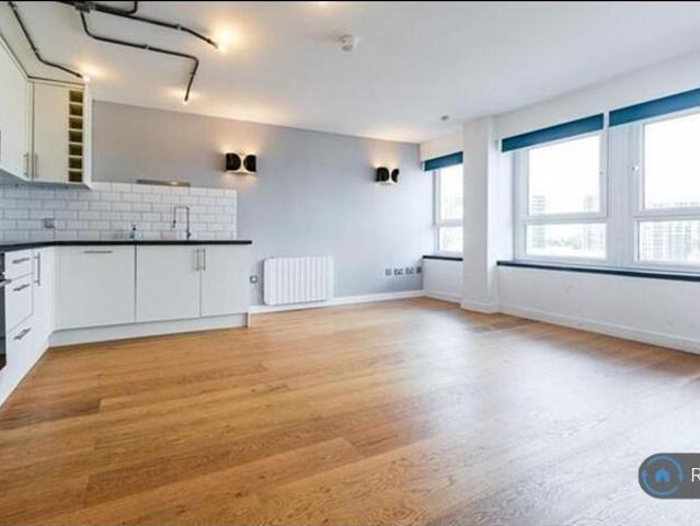 Calderwood Street, London, SE18 2 bed flat to rent £1,750 pcm £404 pw