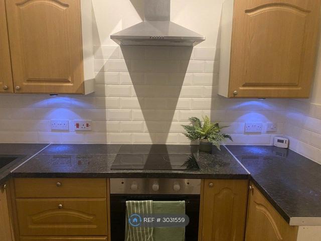 Calder Street, Glasgow G42, 2 bed flat to rent, £900 pcm | PrimeLocation