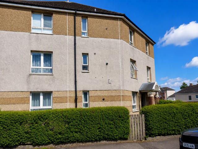 Calder Street, Glasgow, G42 2 bed flat to rent £1,000 pcm £231 pw