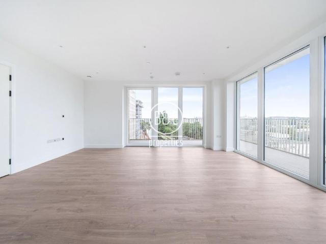 Caldon Boulevard, Grand Union. 3 bed apartment to rent £2,900 pcm £669 pw