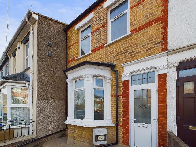 Caldy Road, Belvedere DA17 3 bed terraced house to rent £1,850 pcm £427 pw