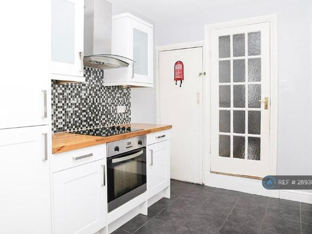 Caledon Road, London, E6 3 bed terraced house to rent £2,350 pcm £542 pw