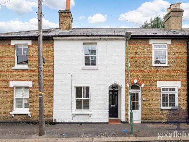 Caledon Road, Surrey SM6 2 bed terraced house to rent £1,950 pcm £450 pw