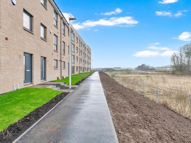 Caledonia Drive, South Queensferry. 4 bed townhouse to rent £1,750 pcm £404 pw