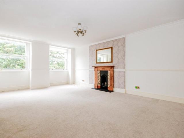 Caledonia Place, Clifton BS8 2 bed apartment to rent £1,550 pcm £358 pw