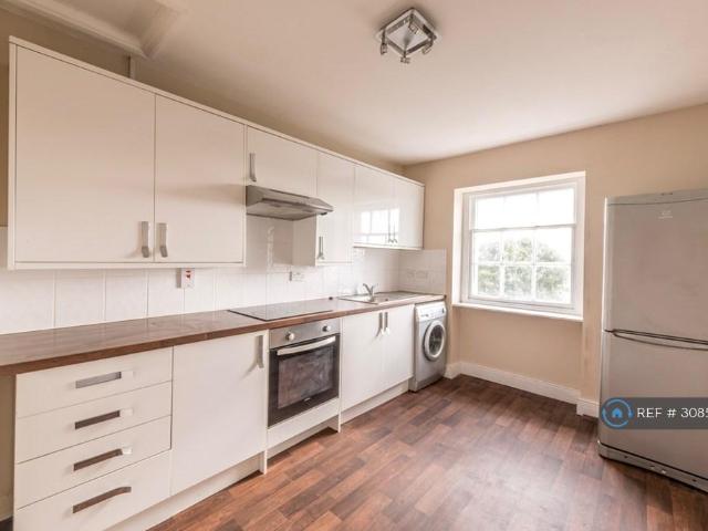 Caledonia Place, Bristol, BS8 2 bed flat to rent £1,850 pcm £427 pw