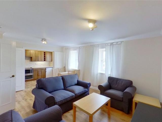 Caledonian Crescent, Edinburgh, EH11 2 bed flat to rent £1,455 pcm £336 pw