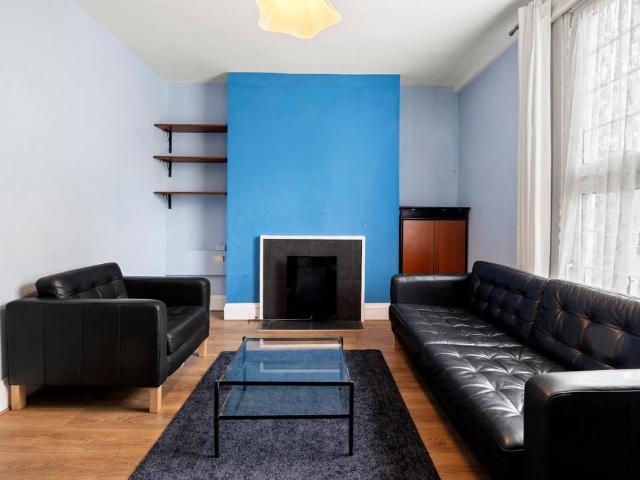 Caledonian Road, Islington, London, N1 2 bed end of terrace house to rent £2,750 pcm £635 pw