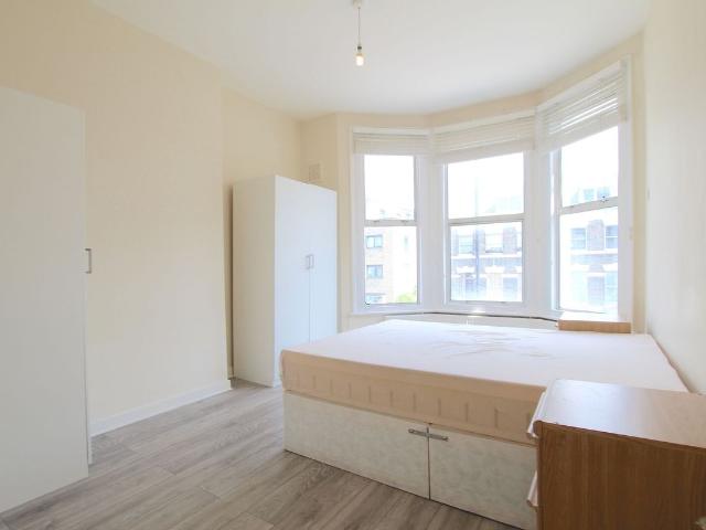 Caledonian Road, London N7, 2 bed flat to rent, £2,400 pcm | PrimeLocation
