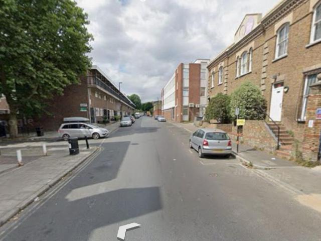 Caledonian Road, London N7 4 bed flat to rent £4,650 pcm £1,073 pw