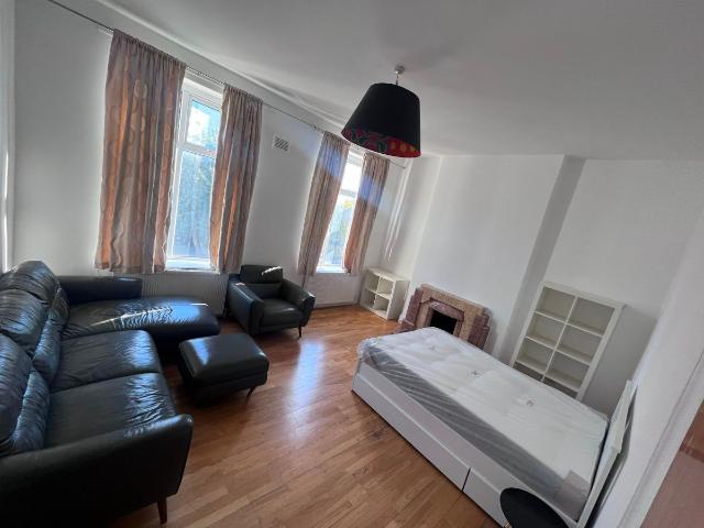 Caledonian Road, London N7, 4 bed flat to rent, £3,750 pcm | PrimeLocation