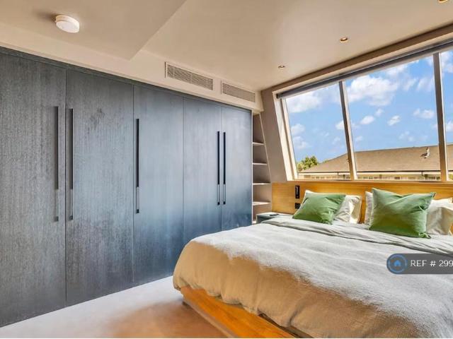 Caledonian Road, London, N1 1 bed penthouse to rent £3,400 pcm £785 pw