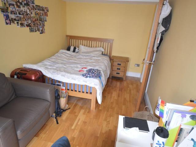 Caledonian Road, London 3 bed apartment £3,900 pcm £900 pw