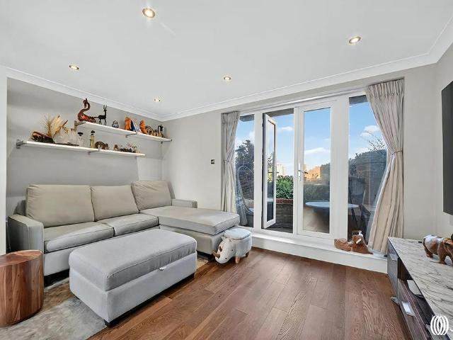 Caledonian Street London E14 2 bed apartment to rent £2,197 pcm £507 pw
