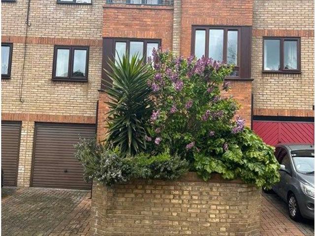 Caledonian Wharf, London E14, 3 bed flat to rent, £2,300 pcm | PrimeLocation