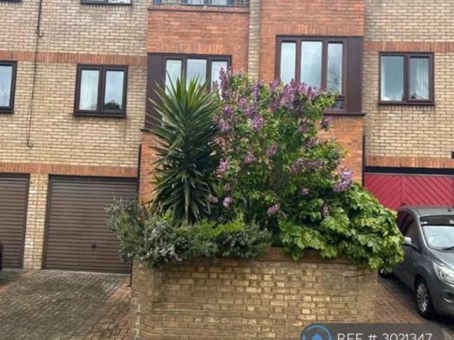 Caledonian Wharf, London, E14 2 bed flat to rent £1,950 pcm £450 pw