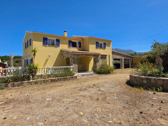 CALENZANA Maison à vendre 305 m² terrain de 5600 m² Piscine vue sur Calvi