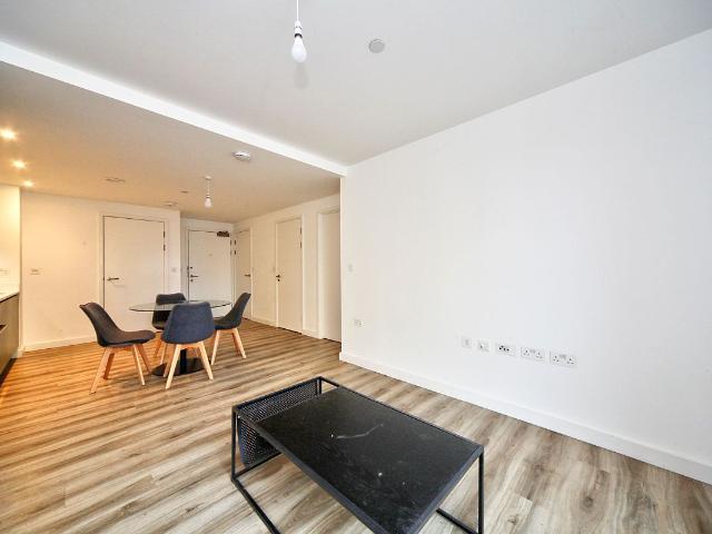 Calibra Court, Kimpton Road, Luton LU2, 1 bed flat to rent, £1,300 pcm | PrimeLocation