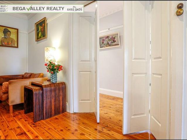 CALIFORNIA BUNGALOW For Lease