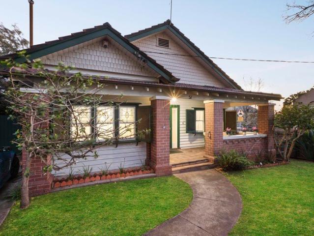 Californian Classic on a Large Kensington Corner
