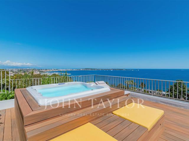 CALIFORNIE GOLFE JUAN EXCLUSIVITE Fabuleux Penthouse ave. 150m² Golfe Juan