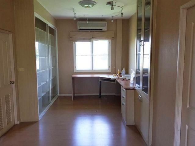 Call: 089 512 9 บ้านจิรทิพย์ นวลจันทร์ 26 บ้านเดี่ยวหลังมุม 2 ชั้น ติดสวน 137 ตร.วา 240 ตร.ม 3 ห้องนอน 4 ห้องน้ำ แอร์ 4 ตัว พร้อมเข้าอยู่