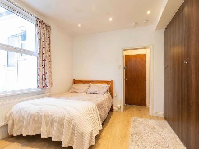 Callcott Road, Kilburn, Council Tax, Gas And Water Inlcuded NW6, Studio to rent, £1,470 pcm | PrimeLocation