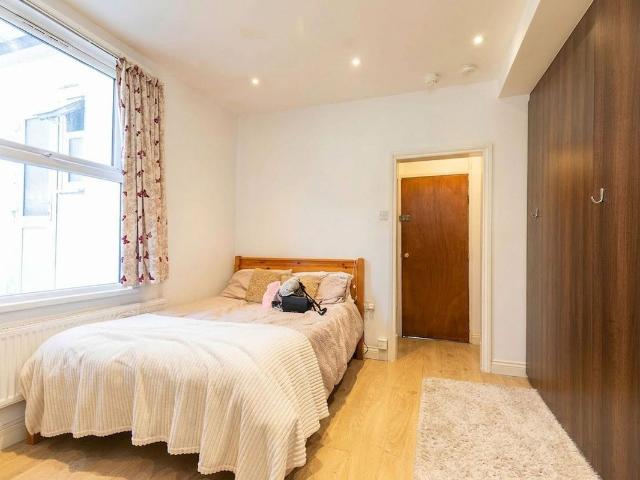 Callcott Road, Kilburn, Council Tax, Gas And Water Inlcuded NW6, Studio to rent, £1,500 pcm | PrimeLocation