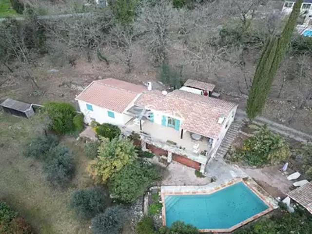 Callas 83830 Achat / Vente maison 6 pièces t6 piscine parking